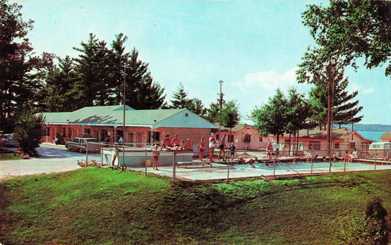 Bakers Acres Motel and Cottages (Waterfront Inn, Tamarack Lodge, Bakers Acres) - Vintage Postcard